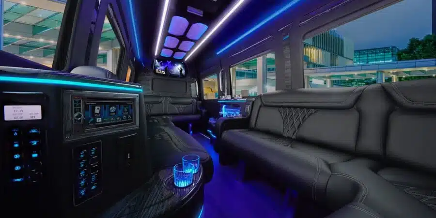Limo 0150 v20 low res 900x450 1 Limo 0150 v20 low res 900x450 1